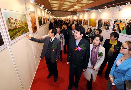 《辉煌“十一五”》大型图片展在南京开展--国家年鉴