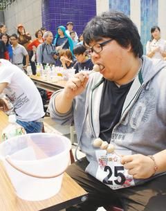 大胃王比赛冠军67分钟吞百颗扛丸 获奖白吃百年--国家史册