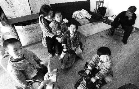 济南四胞胎遭遇入园难 上不起私挤不上公--中华人民共和国年鉴