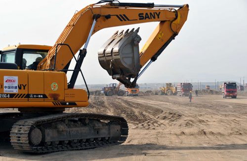 新疆首条沙漠高速公路开工建设--国家史册