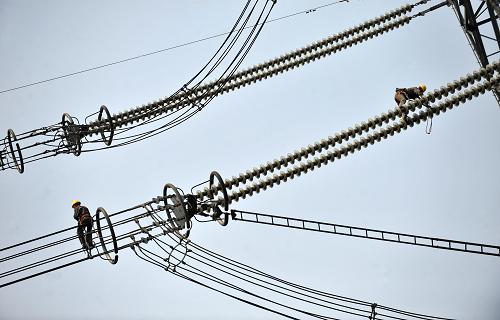 国内首条特高压输电线检修待扩容--中华人民共和国年鉴