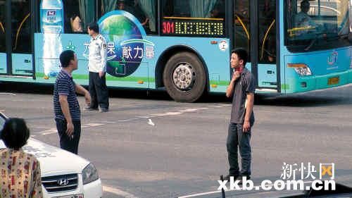 男子酒后用碎玻璃割喉自残获救--中华人民共和国年鉴