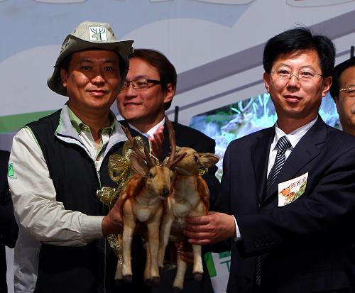 台湾回赠大陆的梅花鹿与长鬃山羊即将启程--国家史册