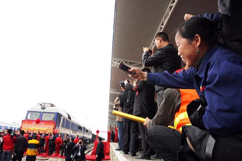 新疆奎北铁路开通货运--中华人民共和国年鉴
