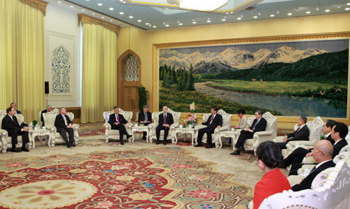 习近平会见美国国会参议院代表团--中国年鉴