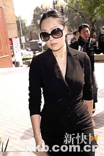 章小蕙报警称女儿被袭 遭众人反击黑面出逃(图)--国家史册