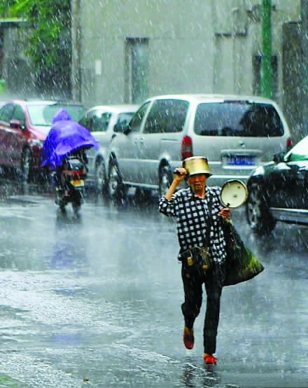杭州昨日下冰雹 部分市民顶高压锅上街(图)--国家史册