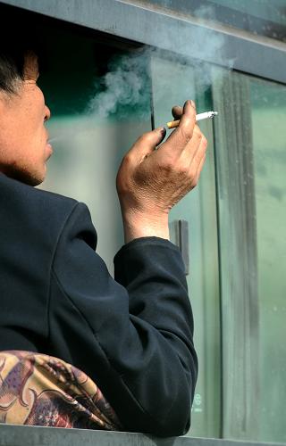 室内公共场所今起全面“禁烟”--国家年鉴