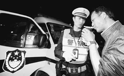 公安部:遇酒驾不查处 将问责办案人员--中国年鉴