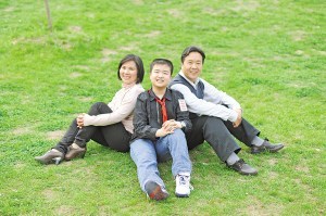 黄艺博父亲:有意让其看新闻联播 没想当官--中国年鉴