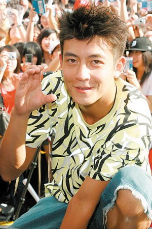 陈冠希盼未来3年别出事:不会再被迫退出娱乐圈--中华人民共和国年鉴