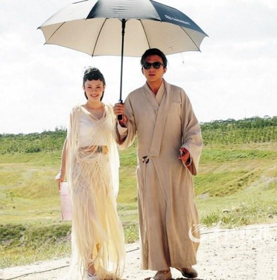 邓超公开与孙俪婚讯 承诺婚礼必须办得浪漫动人--中国年鉴