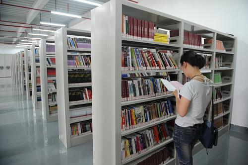 国家图书馆都江堰灾区文化援建活动举行--中国年鉴