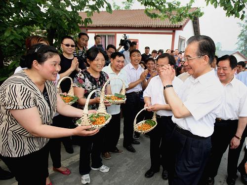 温家宝总理第十次四川地震灾区纪行--中国年鉴