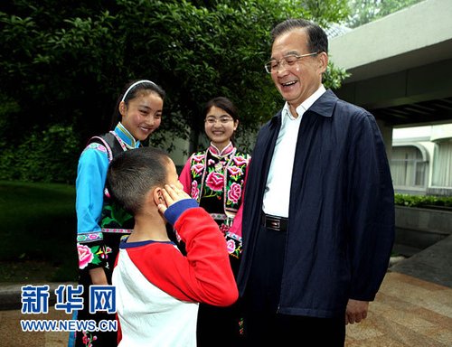 温家宝总理第十次四川地震灾区纪行--中华人民共和国年鉴社