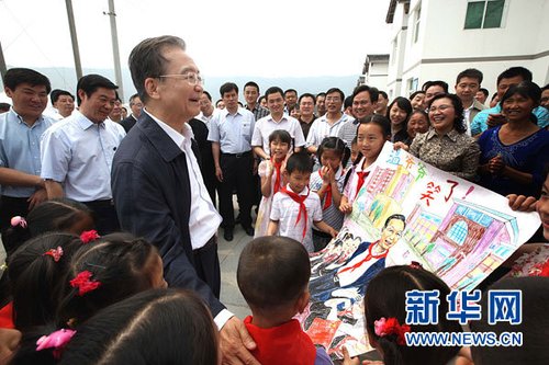 温家宝总理第十次四川地震灾区纪行--中华人民共和国年鉴社