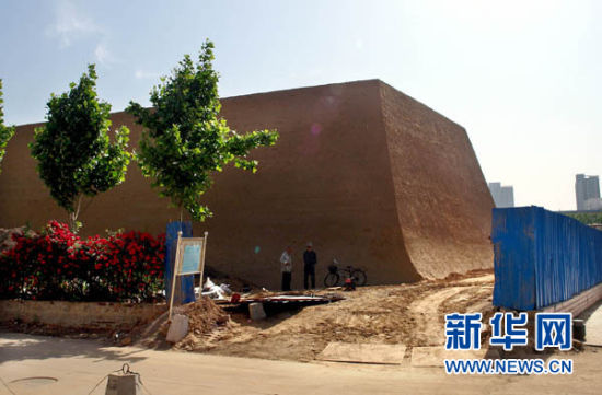 郑州斥巨资改造商代遗址城墙遭质疑(组图)--中国年鉴网