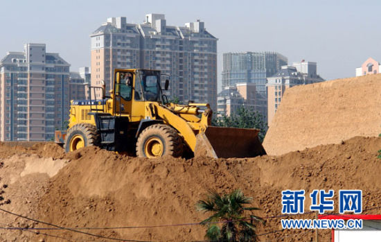 郑州斥巨资改造商代遗址城墙遭质疑(组图)--中国年鉴网