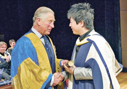 郎朗获英音乐学院荣誉博士 查理斯王储颁证书(图)--中国年鉴