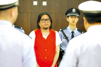 高晓松醉驾被拘被开庭审理 想说话被法警带走(图)--中国年鉴