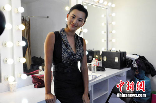 莫小棋拒绝隐婚 避谈与男友黄海波恋情(图)--中国年鉴网