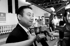 张继科迷失身陷重围 笑称乌龙颁奖挺有意思--中国年鉴网