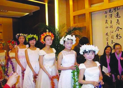 林妙可微博由妈妈打理 斥造谣丰胸论者恶心(图)--中国年鉴
