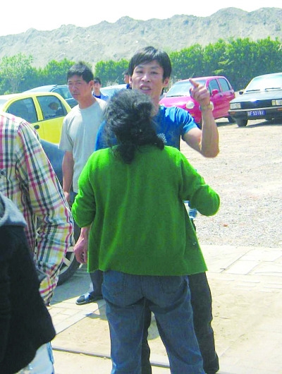 游客遭收费女暴打 牵出江苏南通景区停车乱收费--国家史册