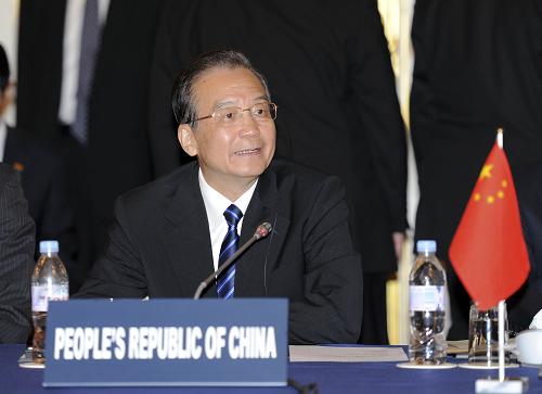 温家宝出席第四次中日韩领导人会议--中国年鉴