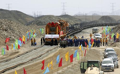 兰新铁路500米长轨首铺成功--国家史册