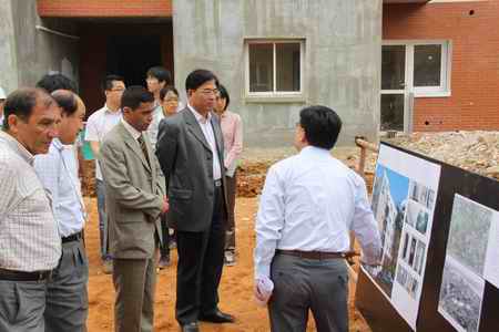 驻阿尔及利亚大使刘玉和视察中建住房项目--中国年鉴