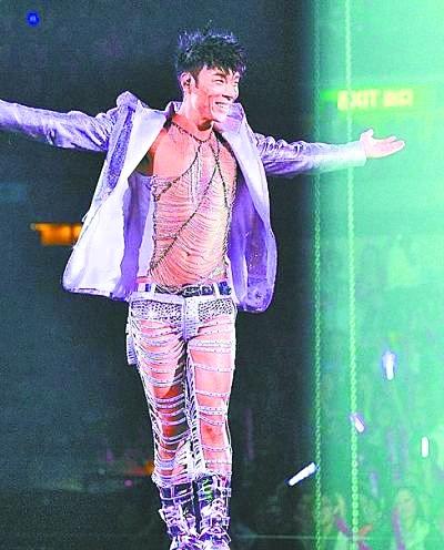 许志安个唱借歌传情 被传明年与郑秀文海外完婚--国家年鉴