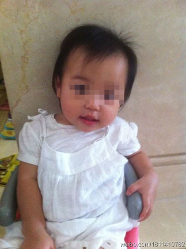 赵薇老公晒爱女正面美照 穿白连衣裙正襟危坐(图)--中国年鉴