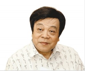 70岁赵忠祥复出主持 吐字清晰严肃不恶搞(图)--中国年鉴网