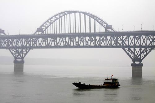 长江中下游久旱迎降雨 长江水位开始上涨--国家年鉴