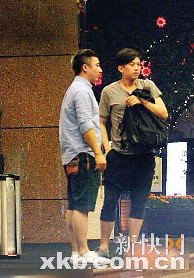 邓超抵沪做婚礼最后筹备 为准新娘排忧包办婚礼--中国年鉴网