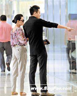 大S甜蜜陪老公逛名店 汪小菲豪掷6万赠美裙(图)--国家史册