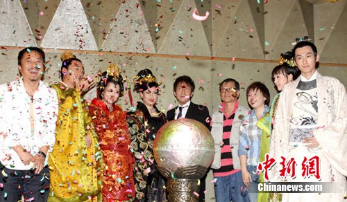 《凰图腾》上视节亮相受捧 演员为穿华服吃苦头--中国年鉴网
