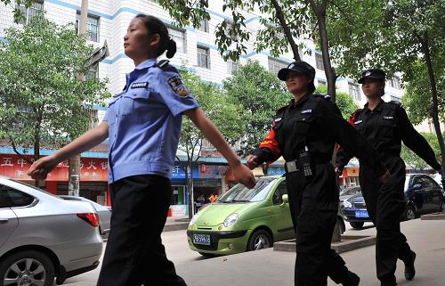 警务助理驻村入社区保百姓平安--中国年鉴网