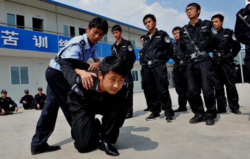 警务助理驻村入社区保百姓平安--中国年鉴网