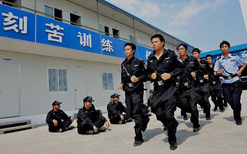 警务助理驻村入社区保百姓平安--中国年鉴网