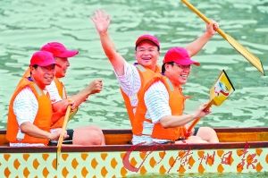 广州五位正副市长参加龙舟表演赛(组图)--中国年鉴网
