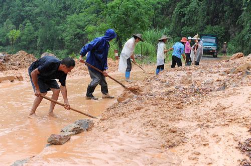 广西罗城遭受暴雨袭击 部分乡镇不同程度受灾--中国年鉴网