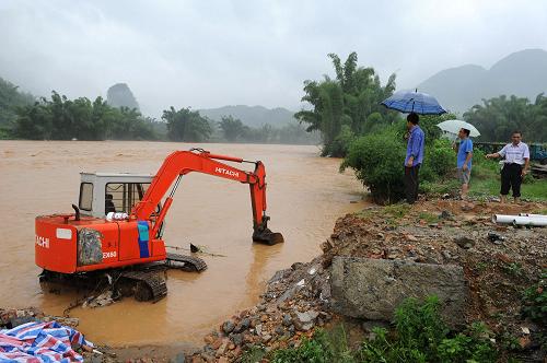 广西罗城遭受暴雨袭击 部分乡镇不同程度受灾--中国年鉴网