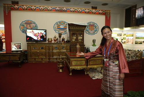 西藏和平解放60年成就展在京开幕--国家年鉴