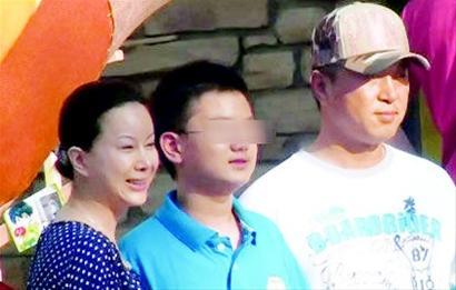 满文军昔日当庭指认妻子吸毒 今一家三口亲密如常--国家年鉴