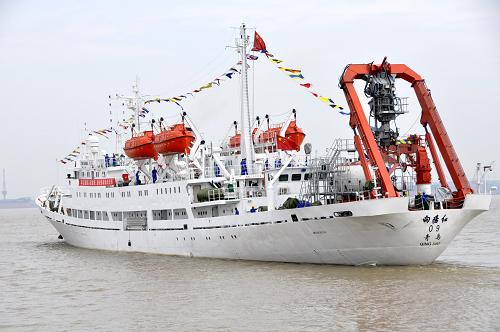 “蛟龙号”启航 潜向5000米深海--中国年鉴网
