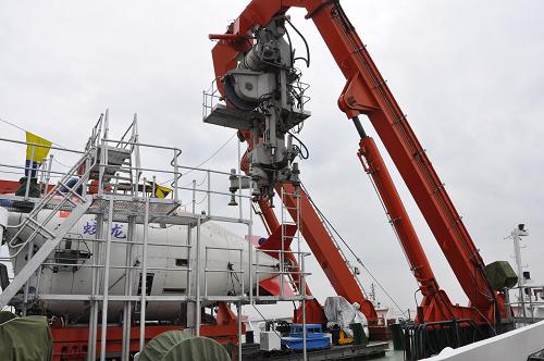 “蛟龙号”启航 潜向5000米深海--中国年鉴网