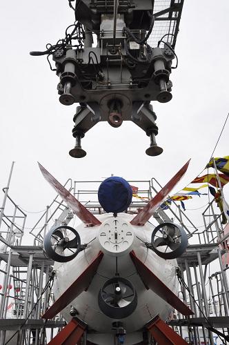 “蛟龙号”启航 潜向5000米深海--中国年鉴网