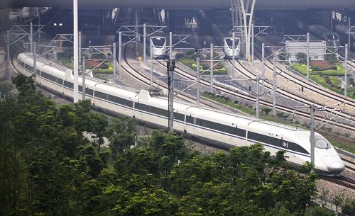 全国铁路实行新的列车运行图--国家年鉴